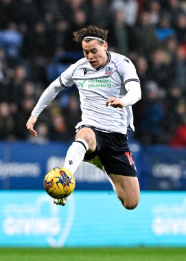 Bolton Wanderers takımından Dion Charles topu 13 Şubat 202 'de İngiltere' deki Toughsheet Community Stadyumu 'nda Bolton Wanderers-Wycombe Wanderers maçında kontrol altına aldı.