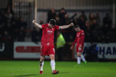 Cheltenham Town 'dan Will Ferry, takımlarının takımlarını 13 Şubat 202' de Cheltenham Town 'a karşı Blackpool' da oynanan Gökyüzü İddia Ligi 1 maçında kazanmasını kutluyor.