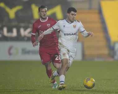 Tranmere Rovers 'dan Rob Apter, 13 Şubat 202' de İngiltere 'nin Birkenhead kentinde oynanan Sky Bet 2 karşılaşmasında Morecambe takımından Charlie Brown' ı geçti.