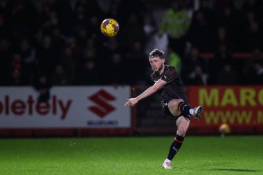 Blackpool 'dan Matthew Pennington, 13 Şubat 202' de Cheltenham Town 'a karşı Blackpool' da oynanan Gökyüzü İddia Ligi 1 maçında pas veriyor.