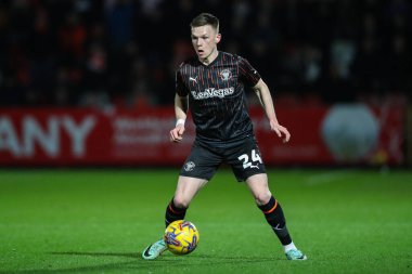 Blackpool 'dan Andy Lyons, 13 Şubat 202' de Cheltenham Town 'a karşı Blackpool' da oynanan Gökyüzü İddia Ligi 1 karşılaşmasında sahada.