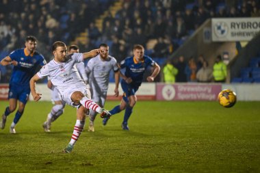 Barnsley 'den Herbie Kane, 13 Şubat 202' de Croud Meadow, Shrewsbury, İngiltere 'de oynanan Sky Bet 1 maçında 1-1 öne geçti.