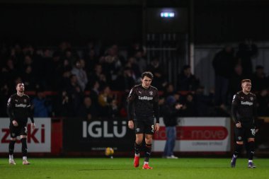 Blackpool 'dan Kyle Joseph, 13 Şubat 202' de Cheltenham Town 'a karşı Blackpool' da oynanan Gökyüzü İddia Ligi 1 maçında 2-0 berabere kalma golünü atarak kendi tarafına tepki gösterdi.