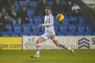 Barnsley takımından Corey O 'Keeffe, 13 Şubat 202' de Croud Meadow, Shrewsbury, İngiltere 'de oynanan Shrewsbury Town-Barnsley maçında maç yapıyor.