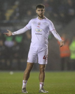 Barnsley takımından John Mcatee 13 Şubat 202 'de Croud Meadow, Shrewsbury' de Shrewsbury Town 'a karşı oynadığı maçta