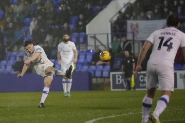Tranmere Rovers takımından Connor Jennings, 13 Şubat 202 tarihinde İngiltere 'nin Birkenhead kentinde oynanan Gökyüzü İddia Ligi 2 maçında Tranmere Rovers ve Morecambe maçında gol atarken görülüyor.