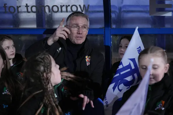 Nigel Adkins Manager Tranmere Rovers Sits Some Young Rovers Fans — Stock Photo, Image