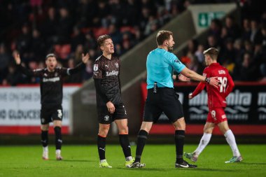 Blackpool 'dan George Byers, 13 Şubat 202' de Cheltenham Town 'a karşı Blackpool' da oynanan Gökyüzü İddia Ligi 1 karşılaşmasında tepki gösterdi.