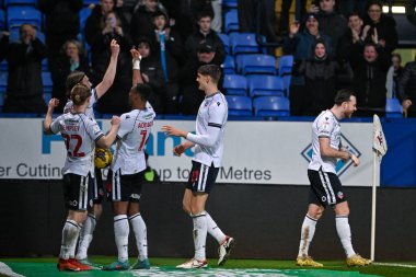 Bolton Wanderers takımından Jn Dai Bvarsson, 13 Şubat 2024 tarihinde İngiltere 'nin Bolton Stadyumu' nda oynanan Gökyüzü İddia Ligi 1 karşılaşmasında Bolton Wanderers ile Wycombe Wanderers arasındaki maçta Bolton 'a 2-0 kazandırma hedefini kutluyor.