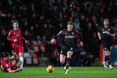Blackpool 'dan George Byers, 13 Şubat 202' de Cheltenham Town 'a karşı Blackpool' da oynanan Gökyüzü İddia Ligi 1 maçında pas veriyor.