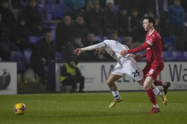 Tranmere Rovers 'dan Rob Apter, 13 Şubat 202' de Birkenhead, İngiltere 'deki Prenton Park' ta oynanan Sky Bet 2 karşılaşmasında Morecambe 'den Joe Adams' a faul yaptı.