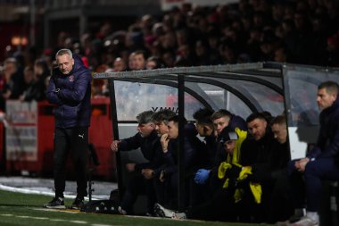 Neil Critchley Blackpool teknik direktörü Gökyüzü İddia Ligi 1 maçı sırasında Cheltenham Town ve Blackpool maçı sırasında Cheltenham Stadyumu, Cheltenham, Birleşik Krallık, 13 Şubat 202