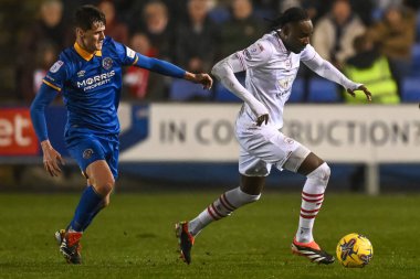 Barnsley 'den Devante Cole, 13 Şubat 202' de Croud Meadow, Shrewsbury, İngiltere 'de oynanan Shrewsbury Town-Barnsley maçında topa vuruyor.