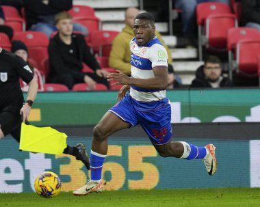 QPR 'dan Sinclair Armstrong, Stoke City' nin Queens Park Rangers 'a karşı oynadığı 14 Şubat 202 tarihinde İngiltere' nin Bet365 Stadyumu 'nda oynanan Sky Bet Şampiyonası maçında bir çıkış yaptı.