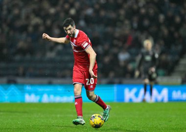 Middlesbrough 'dan Finn Azaz topu geçiyor, Gökyüzü İddia Şampiyonası maçında Preston North End, Deepdale, Preston, Birleşik Krallık' ta 14 Şubat 202 'de Middlesbrough' a karşı.
