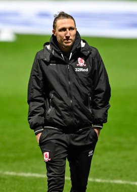 Middlesbrough 'dan Luke Ayling, 14 Şubat 202' de Deepdale, Preston, İngiltere 'de oynanan Sky Bet Şampiyonası maçında sahada inceleme yapıyor.