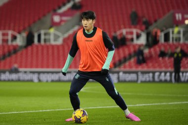 Stoke City 'den Bae Jun-Ho, Stoke City' nin Queens Park Rangers 'a karşı oynadığı 14 Şubat 202' deki maçtan önce ısınıyor.
