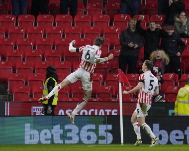 Stoke City 'den Wouter Burger, Stoke City' nin Queens Park Rangers 'a karşı oynadığı 14 Şubat 202 tarihinde oynanan Bet365 Stadyumu' nda oynanan Sky Bet Şampiyonası maçında 1-0 'lık gol attıktan sonra kutluyor.