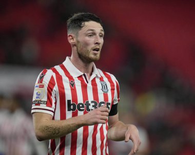 Stoke City 'den Luke McNally, Stoke City' nin Queens Park Rangers 'a karşı oynadığı maçta 14 Şubat 202' de Bet365 Stadyumu, Stoke-on-Trent, İngiltere