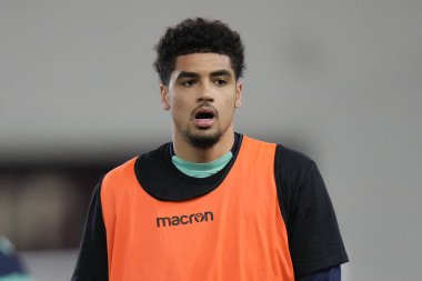 Stoke City 'den Ki-Jana Hoever, Stoke City' nin Queens Park Rangers 'a karşı oynadığı 14 Şubat 202' deki maç öncesi ısınıyor.