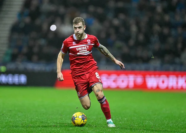 Middlesbrough 'dan Riley McGree, 14 Şubat 202' de İngiltere 'nin Deepdale kentinde oynanan Gökyüzü İddia Şampiyonası maçında topu ileri atıyor.