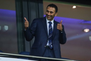 West Bromwich Albion 'un yeni sahibi Shilen Patel, 16 Şubat 202' de The Hawthorns, West Bromwich, İngiltere 'de oynanan West Bromwich Albion-Southampton maçında taraftarlarla etkileşime geçiyor.