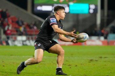 Londra Broncos takımından Oli Leyland, 16 Şubat 202 'de St Helens' e karşı Londra Broncos 'un oynadığı Betfred Süper Lig karşılaşmasında pas veriyor.