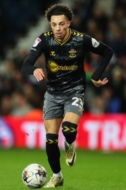 Southampton 'dan Samuel Edozie, West Bromwich Albion - Southampton maçında topla koşuyor. The Hawthorns, West Bromwich, İngiltere' de.