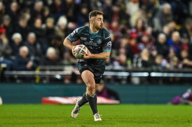 Huddersfield Giants takımından Adam Clune, 16 Şubat 202 'de Leigh Sports Village, Leigh, İngiltere' de Leigh Leopards ile Huddersfield Giants arasındaki Süper Lig karşılaşmasında ilk raundu kazandı.