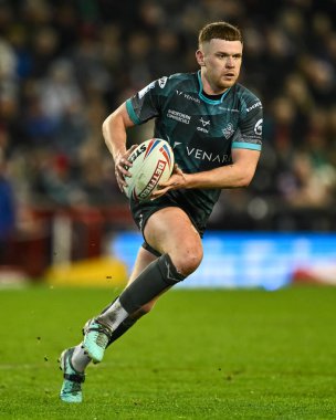 Huddersfield Giants takımından Olly Russell, 16 Şubat 202 'de Leigh Sports Village, Leigh, İngiltere' de Leigh Leopards ve Huddersfield Giants arasındaki Süper Lig karşılaşmasında ilk raundu kazandı.