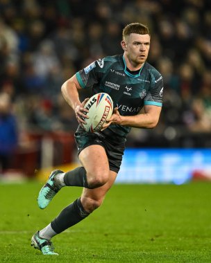 Huddersfield Giants takımından Olly Russell, 16 Şubat 202 'de Leigh Sports Village, Leigh, İngiltere' de Leigh Leopards ve Huddersfield Giants arasındaki Süper Lig karşılaşmasında ilk raundu kazandı.