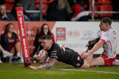 Londra Broncos takımından Robbie Storey, 16 Şubat 202 'de St Helens - Londra Broncos maçında Betfred Süper Lig Maçı' nda gol atmak için çizgiyi geçti.