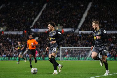 Southampton 'dan Samuel Edozie, 16 Şubat 202' de İngiltere 'nin West Bromwich Albion-Southampton maçında topla birlikte ilerliyor.