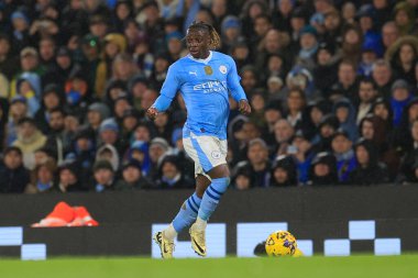 Manchester City 'den Jeremy Doku Premier League maçında topu kontrol ediyor Manchester City Chelsea' ye karşı Etihad Stadyumu, Manchester, İngiltere, 17 Şubat 202