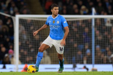 Manchester City 'den Rodrigo Premier League maçında topu kontrol ediyor Manchester City ile Chelsea arasında Etihad Stadyumu, Manchester, İngiltere, 17 Şubat 202