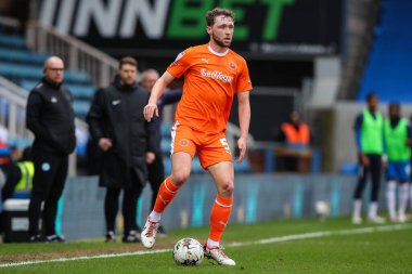 Blackpool takımından Matthew Pennington, 17 Şubat 202 'de İngiltere' de Weston Homes Stadyumu 'nda oynanan 1.