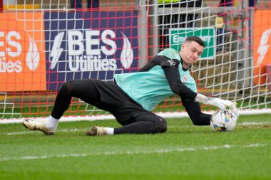 Barnsley 'den Liam Roberts, 17 Şubat 202' de İngiltere 'nin Highbury Stadyumu' nda Fleetwood Town ve Barnsley maçından önce ısınıyor.