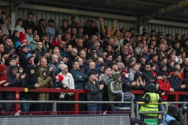 Barnsley taraftarları 17 Şubat 202 'de İngiltere' nin Highbury Stadyumu 'nda Fleetwood Town - Barnsley maçında Beth Sefton için şarkı söyleyip alkışlıyorlar.