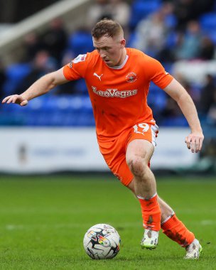 Blackpool takımından Shayne Lavery, 17 Şubat 202 'de İngiltere' nin Weston Homes Stadyumu 'nda oynanan 1.