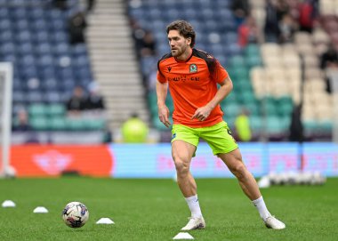 Blackburn Rovers 'dan Sam Gallagher, 17 Şubat 202' de İngiltere 'nin Deepdale kentinde oynanan Sky Bet Şampiyonası maçında ısınıyor.