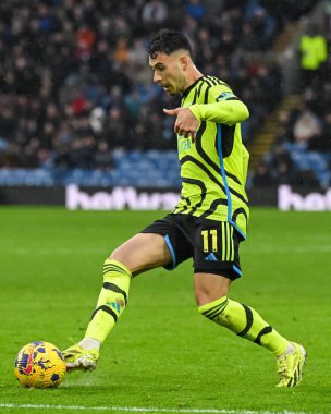 Arsenal 'den Gabriel Martinelli, 17 Şubat 202' de Burnley, Burnley, İngiltere 'deki Turf Moor' da oynanan Premier League maçında topu geçti.