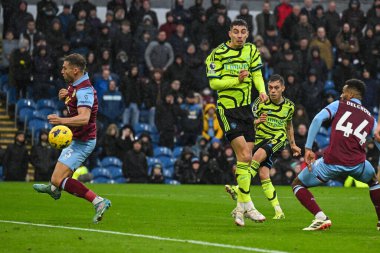 Arsenal 'den Leandro Trossard Premier Lig maçında 0-4 öne geçiyor Burnley, Burnley, İngiltere' de 17 Şubat 202 'de Arsenal' e karşı.