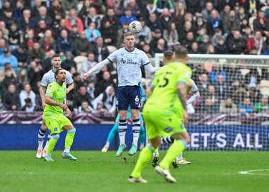 Preston North End 'den Liam Lindsay 17 Şubat 202' de İngiltere 'nin Deepdale kentinde oynanan Preston North End-Blackburn Rovers maçında topun başına geçti.