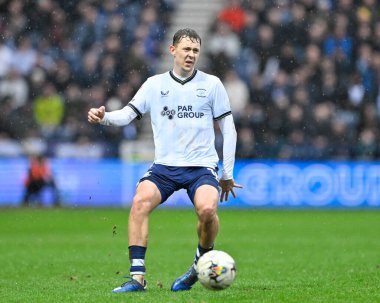 Preston North End 'den Mads Frkjr-Jensen 17 Şubat 2024' te İngiltere 'nin Deepdale kentinde oynanan Sky Bet Şampiyonası maçında pas veriyor.