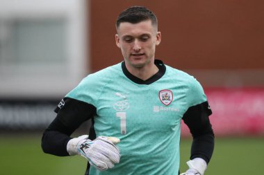 Barnsley 'den Liam Roberts 17 Şubat 202' de İngiltere 'nin Highbury Stadyumu' nda oynanan Sky Bet 1 maçında Fleetwood Town - Barnsley maçında ısınma turunda...
