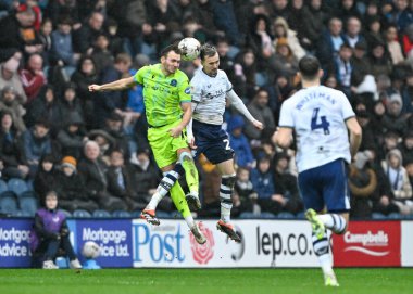 Blackburn Rovers 'dan Ryan Hedges ve Preston North End' den Liam Millar 17 Şubat 202 'de Deepdale, Preston, İngiltere' de oynanan Sky Bet Şampiyonası maçında baş vuruşu için mücadele ettiler.