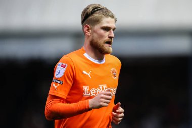 Blackpool takımından Hayden Coulson, 17 Şubat 202 'de İngiltere' de Weston Homes Stadyumu 'nda oynanan 1.