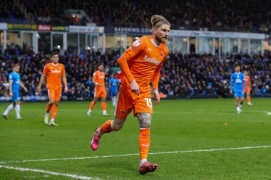 Blackpool takımından Hayden Coulson, 17 Şubat 202 'de İngiltere' de Weston Homes Stadyumu 'nda oynanan 1.