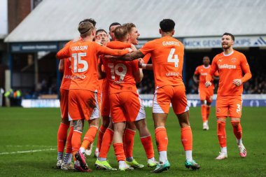 Blackpool 'dan Shayne Lavery, 17 Şubat 202' de İngiltere 'nin Peteron Homes Stadyumu' nda oynanan Sky Bet League 1 karşılaşmasında 1-1 'lik galibiyetini kutluyor.