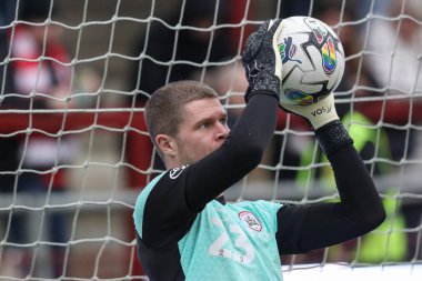 17 Şubat 202 'de İngiltere' nin Highbury Stadyumu 'nda Fleetwood Town - Barnsley maçında Barnsley maçında Barnsley' li Ben Killip maç öncesi ısınma turunda